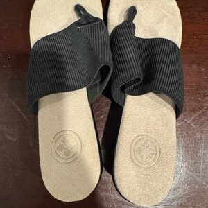 CHARLESTON SHOE CO. Black Sandals